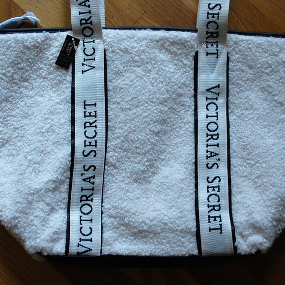 Victoria's Secret Cozy Plush Sherpa Large Winter White Tote Bag 2023 Logo NWT - Picture 2 of 5